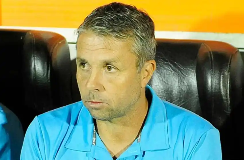 Temperley se quedó sin entrenador