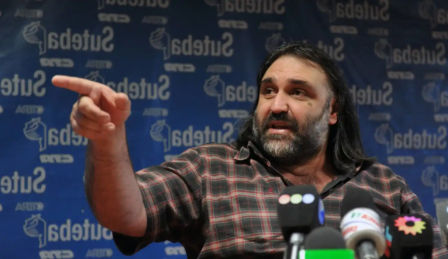 Paritaria docente: Gremios exigen que la negociación sea televisada