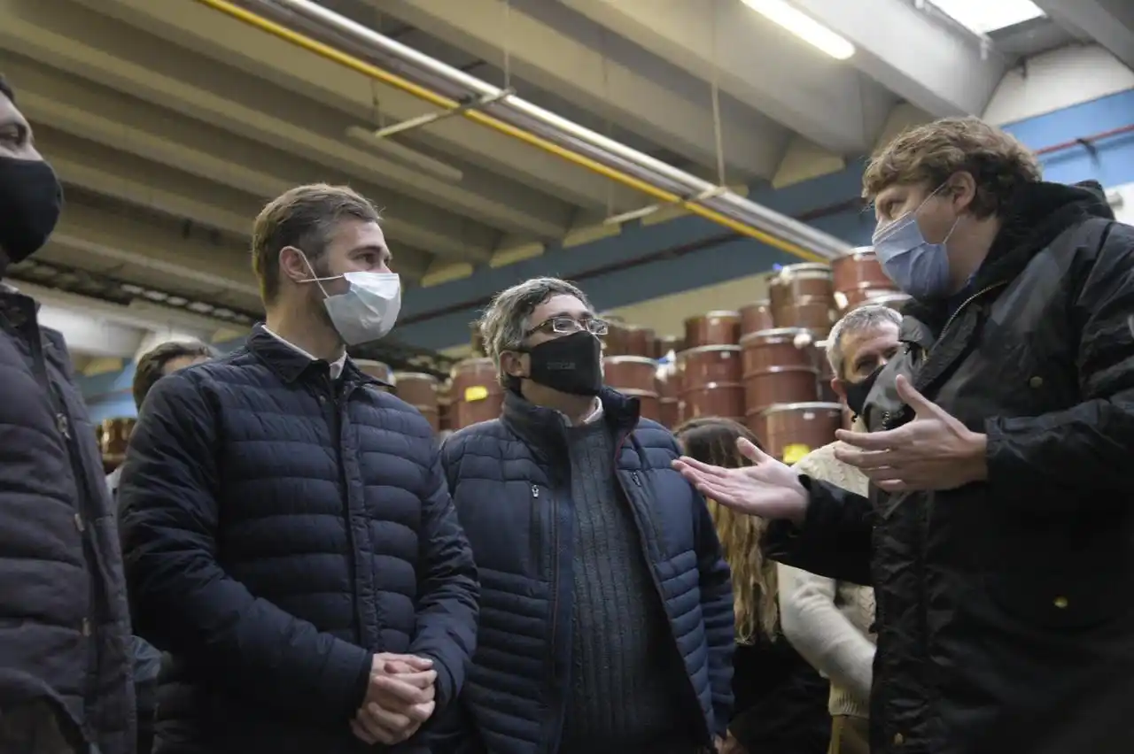 Pilar: Achával y el Ministro Rodríguez visitaron cooperativa que exporta desde el Parque Industrial local