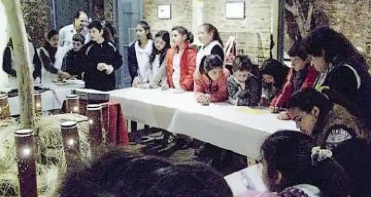 60 alumnos en el museo paleontológico