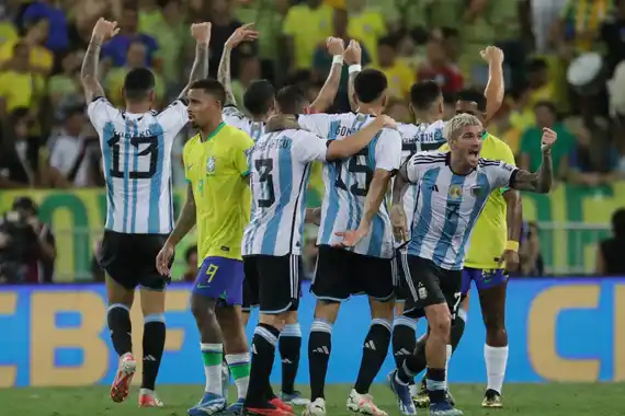 Histórico triunfo de la Argentina contra Brasil en un clásico caliente tras la represión policial