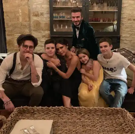 Esta es la sala de estar de la casa de campo de la familia