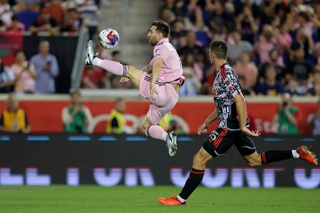 Messi dejó su marca con un notable segundo gol.