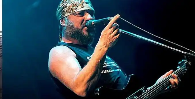 9 años y medio de prisión al hombre que arrojó bengala en show de La Renga