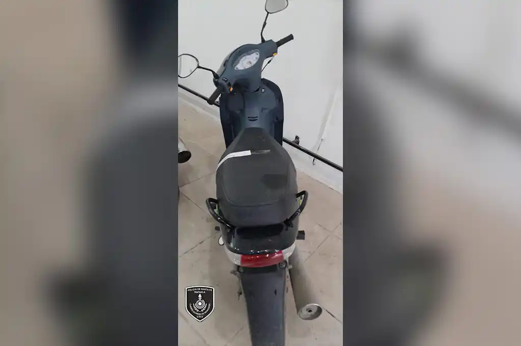 En Rafaela, dos menores fueron sorprendidos con un revólver cargado circulando en moto