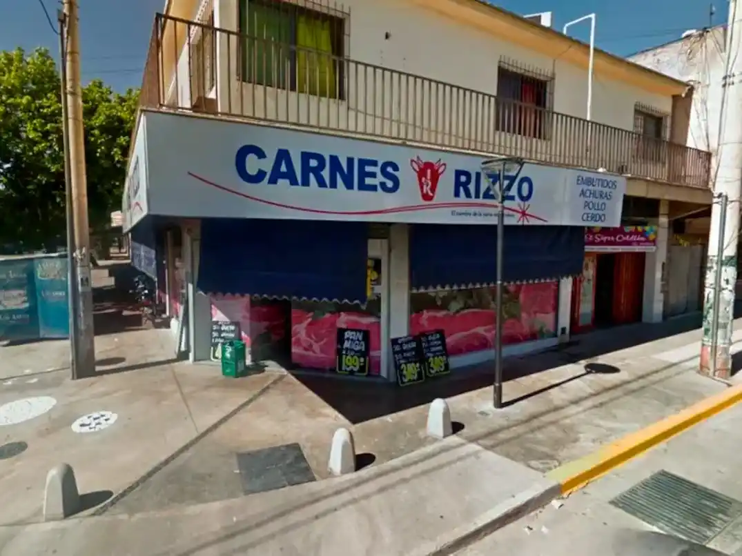 Locura en una carnicería de Mendoza: se quiso colar en la fila, apuñaló a un cliente y terminó atropellado