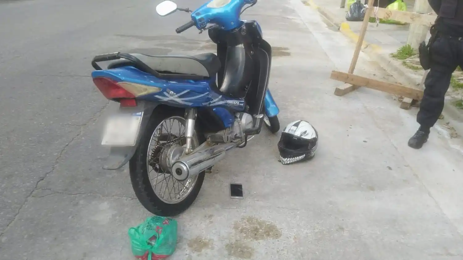 La moto en la que circulaba el malviviente.