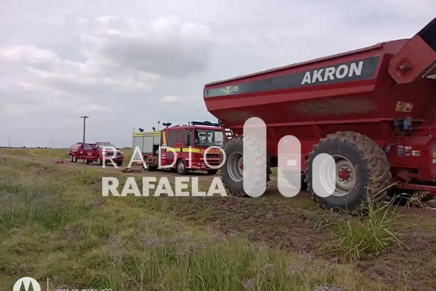 Se incendió un tractor: el fuego fue controlado por los bomberos