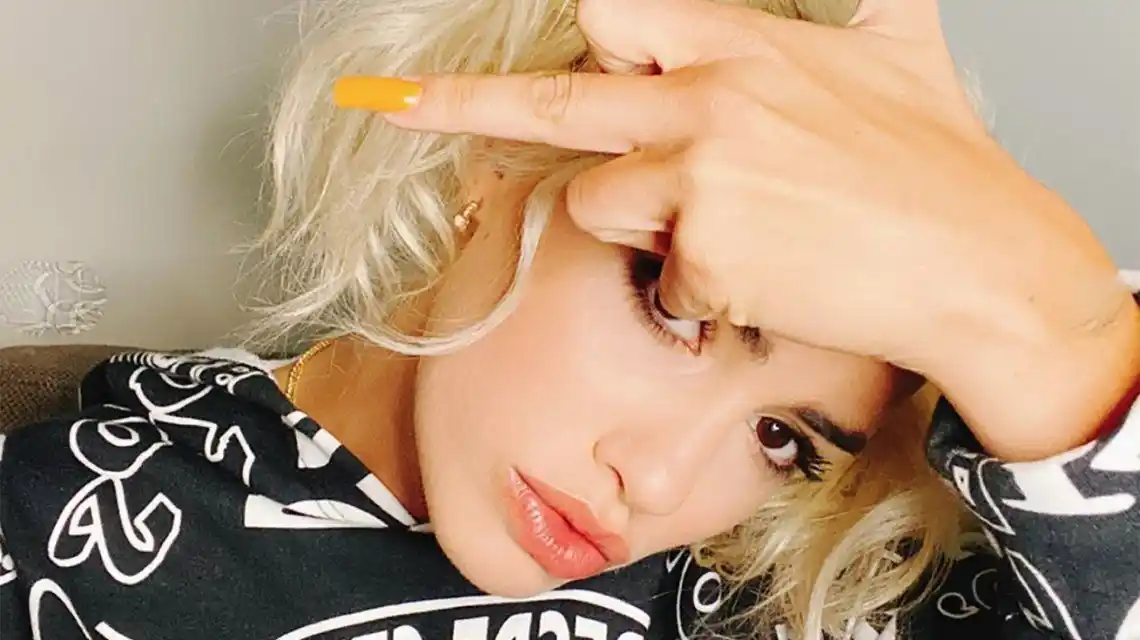 Lali Espósito explotó contra los anticuarentena que quemaron barbijos en el Obelisco