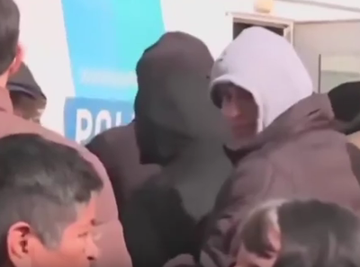Escándalo en el acto de Milei: ingresó una patota de encapuchados sin requisa ni control