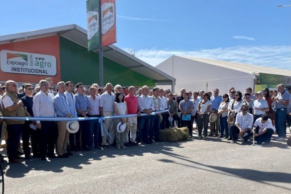 Ministros y referentes del sector dieron inicio a la ExpoAgro 2023 con el tradicional corte de cinta