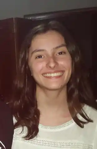 V. Camarano y C. Idáñez premiadas por “Una propuesta para un modelo económico”