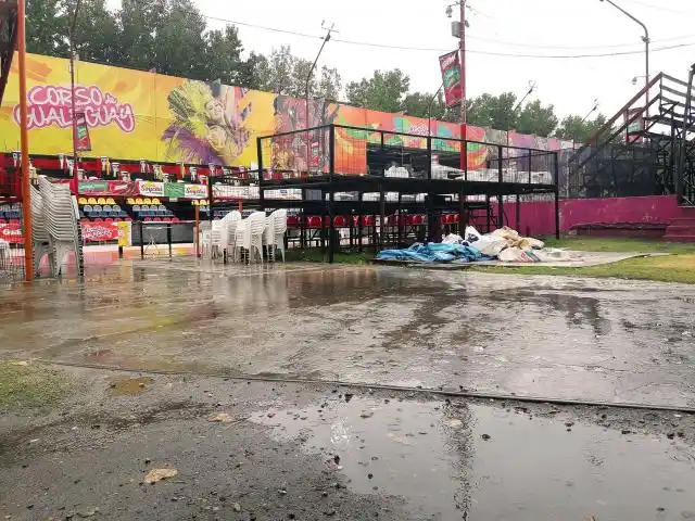 El mal tiempo le dijo no a la quinta noche de carnaval
