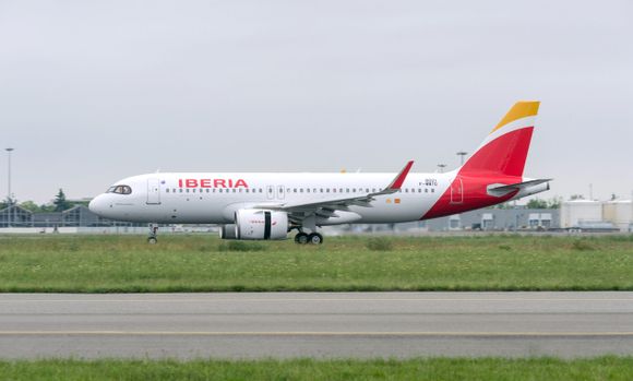 IAG converts ten Airbus A320neo purchase options into firm orders