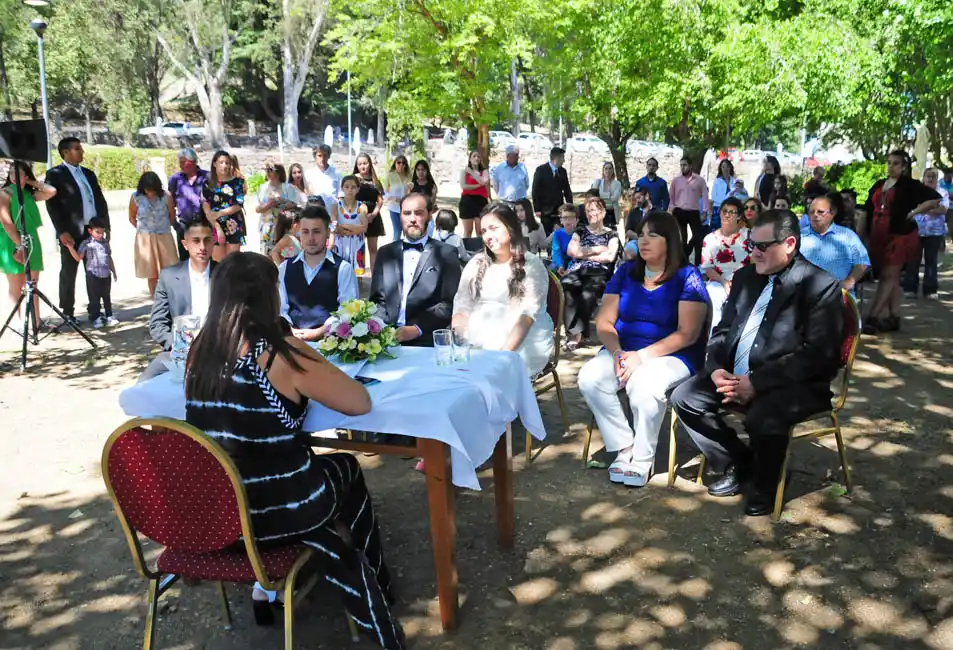Siete casamientos emblemáticos se desarrollaron en el Jardín de la Paz