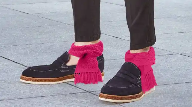 Bufanda en los tobillos, la tendencia que se viene