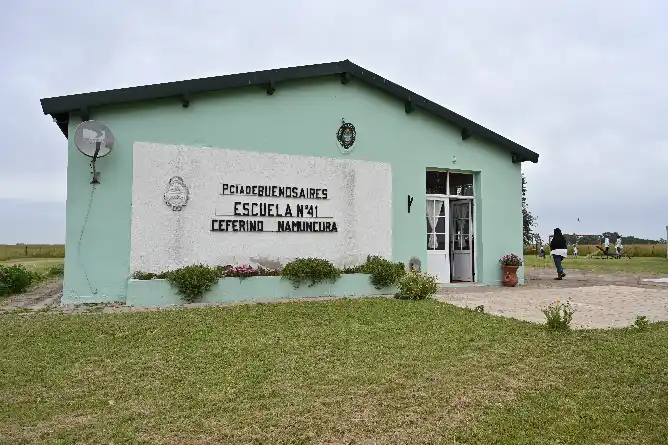 La Municipalidad entregó los planos de la Escuela Nº 41