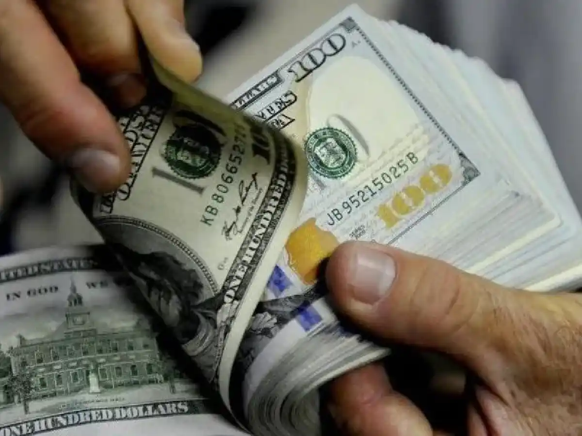 El dólar subió 6,5% y cerró a $62,17