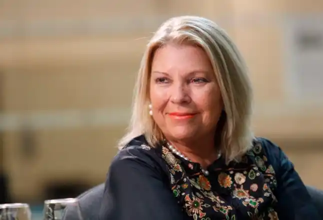 Carrió: «La gente no se tiene que desesperar e ir a comprar dólares»