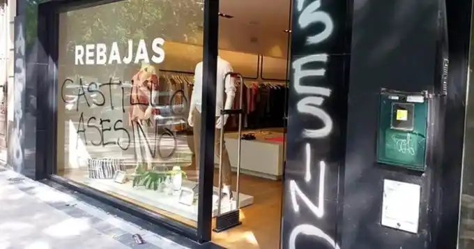 Escracharon local de "Etiqueta Negra" en La Plata