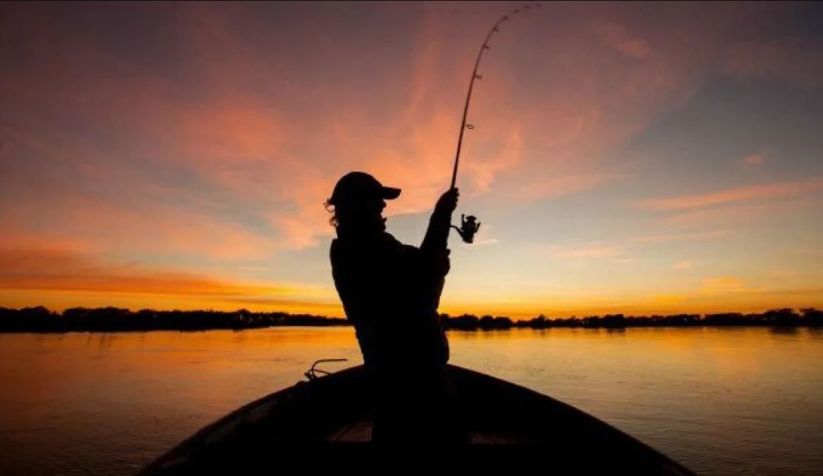 Pescaron un dorado con dos bocas en el río Paraná