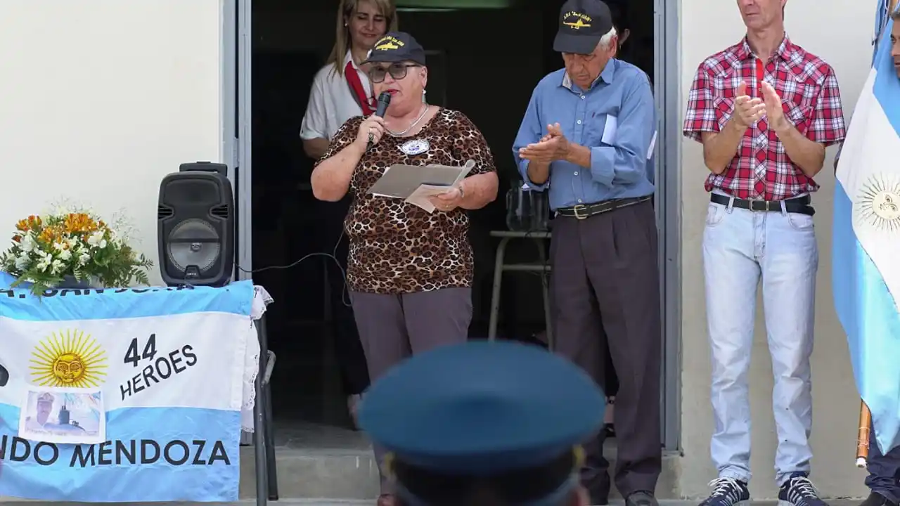 Ante los familiares de una víctima, bautizaron "ARA San Juan" a la escuela de la UP9