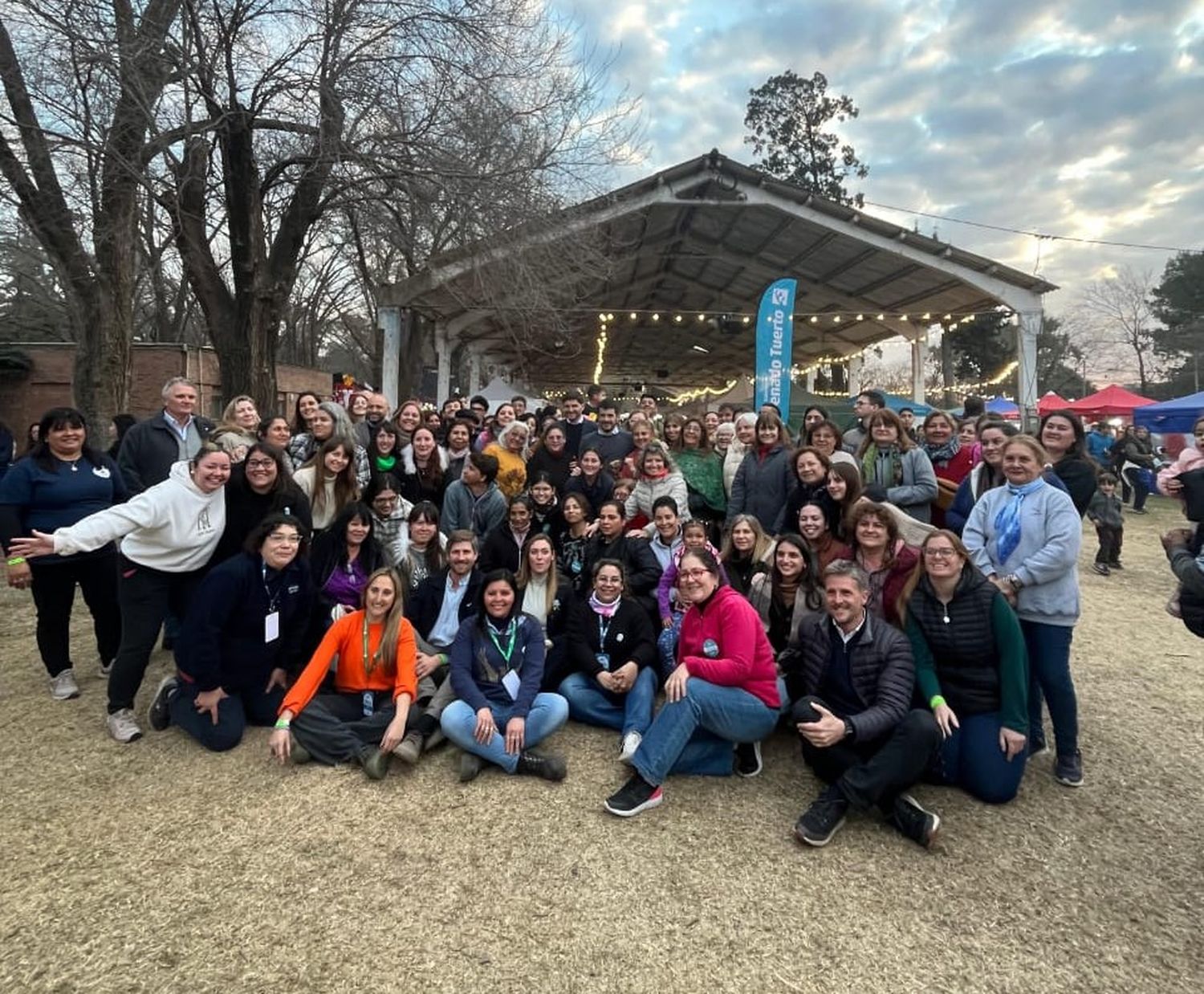 Los emprendedores posaron juntos para la foto.