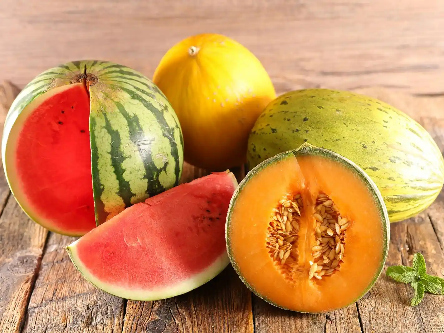 Frutas como sandía, melón, frutilla, naranja y durazno son grandes aliadas del verano.