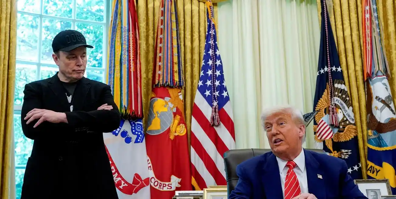 Se intensifica la guerra mediática -con fuertes acusaciones- entre Elon Musk y Donald Trump. REUTERS/Nathan Howard