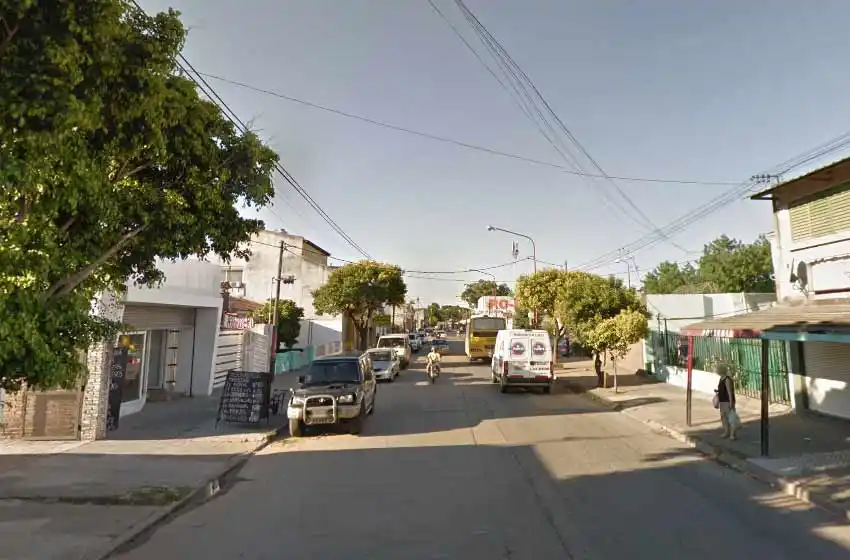 «A mí no me llevás milico hijo de puta»: un ladrón resultó herido tras un violento intento de robo en una pañalera