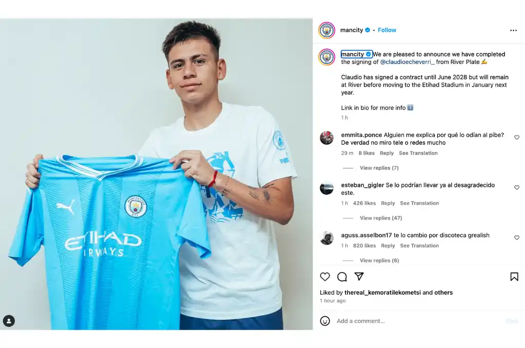 Diablito Echeverri con la camiseta del Manchester City