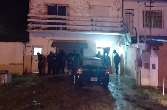 Lo de todos los días: fiesta clandestina en el barrio Gral. Pueyrredon