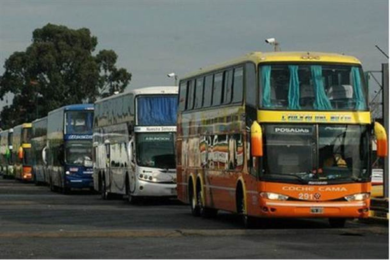 Choferes de micros de larga distancia amenazan con un paro