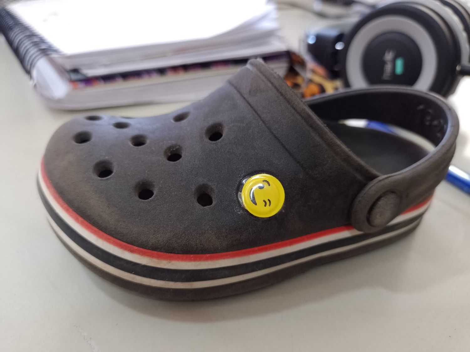 Croc encontrada en calle Obligado