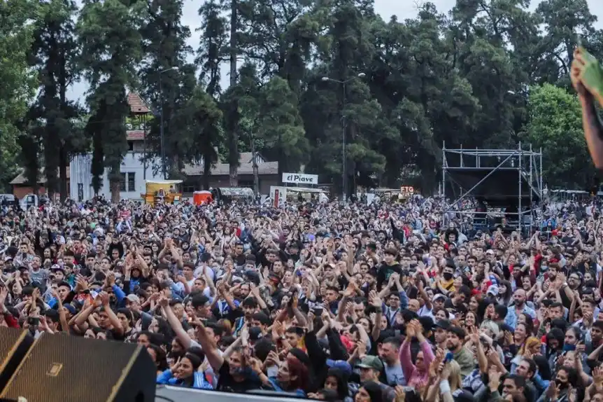 Apuntan contra la intendenta de Quilmes por los eventos multitudinarios: “Le pedimos coherencia”