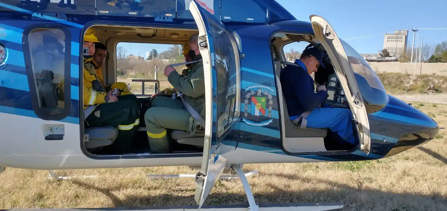 Continúan las tareas de combate del fuego en islas del Delta del Paraná