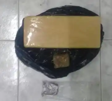 Allanamientos, droga en un baño, detenidos y buscan a uno de los líderes del grupo     