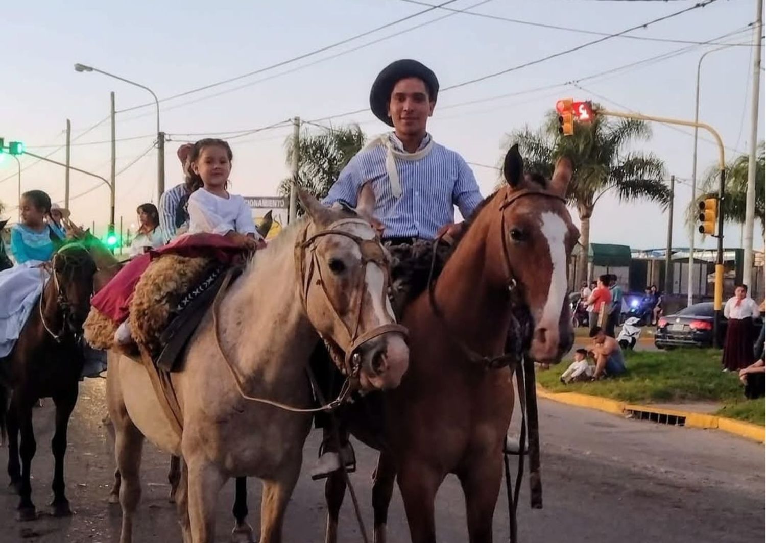 ¡Julieta y su papá en el Desfile del Fortín!