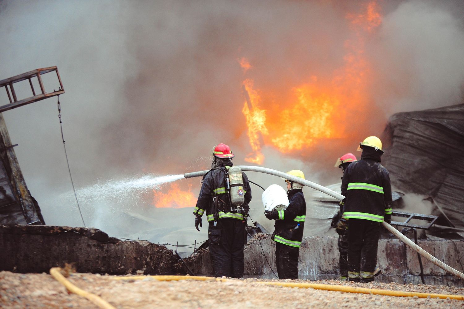 El importante reconocimiento que recibieron los Bomberos Voluntarios que apagaron el incendio en el Parque Industrial