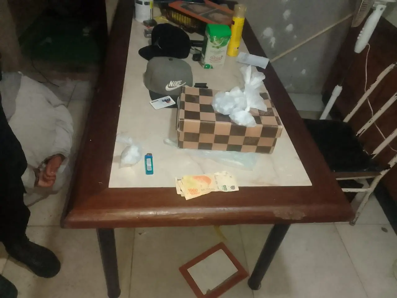 Tres detenidos con al menos 100 envoltorios con cocaína en la zona oeste