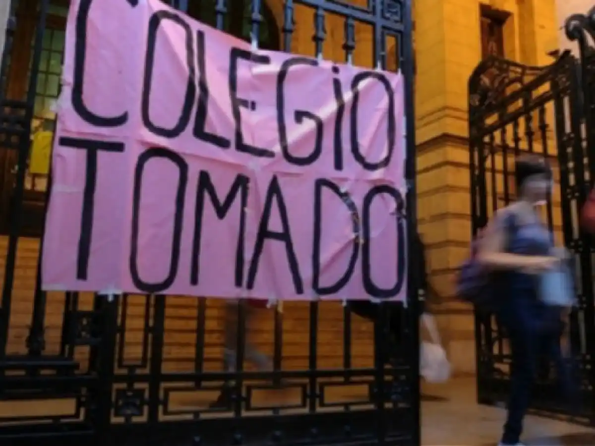 Multarían a padres que no impidieron las tomas en colegios