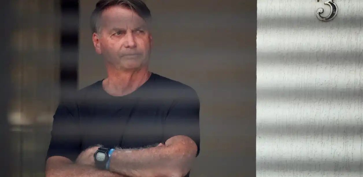 Jair Bolsonaro en arresto domiciliario