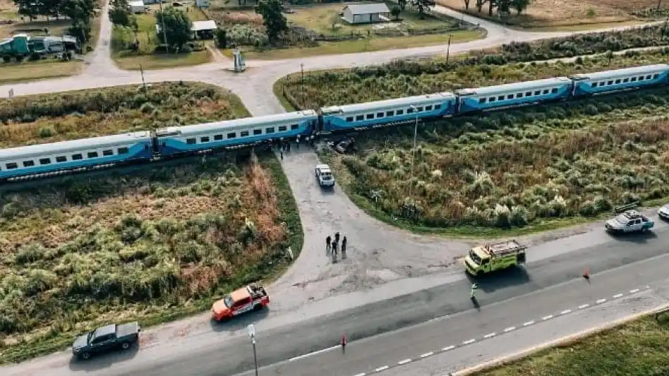 Vecinos de El Casal reclaman una barrera en el cruce del tren: “Nadie nos cuida”