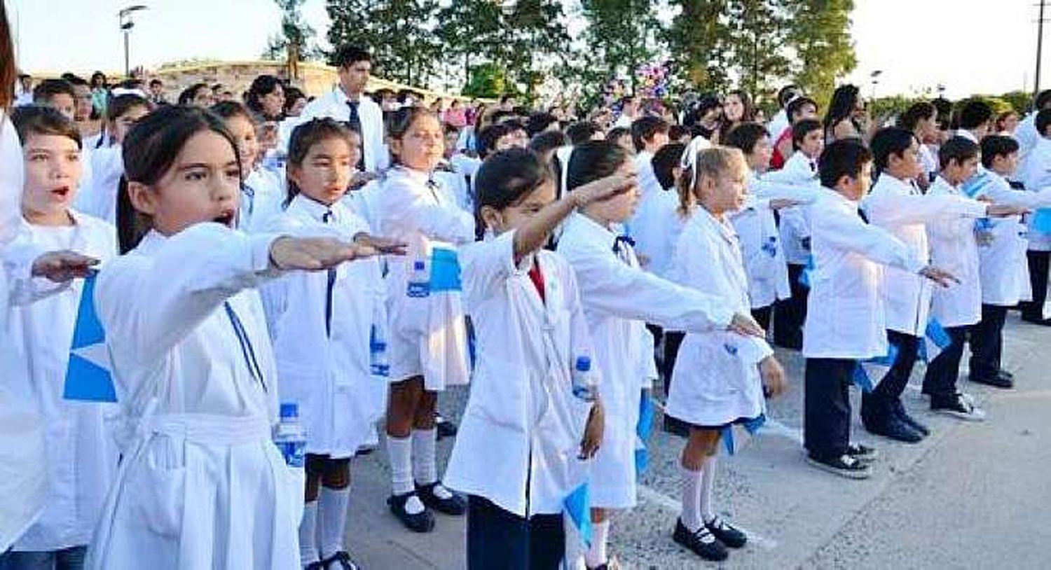 En el Día de la Bandera prometen 
lealtad 400 alumnos de 4.º grado