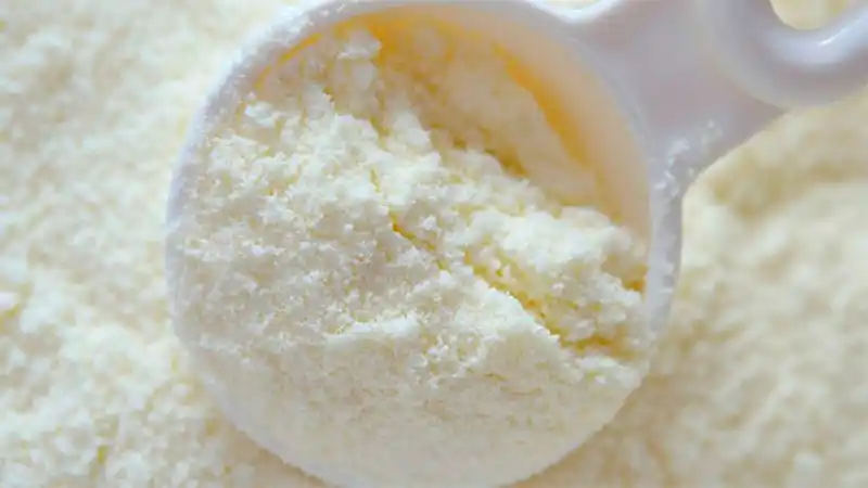 Prohibieron la venta de un agua mineral, una leche en polvo y otros productos