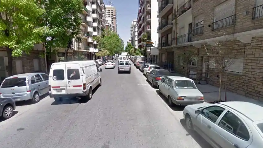 Ataron y robaron a una pareja de ancianos en su departamento