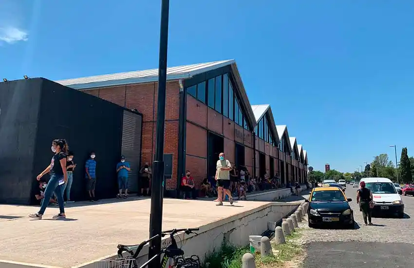 Rosario reportó 2.840 nuevos casos de coronavirus y una muerte