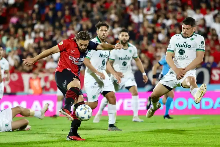 Newell’s dejó pasar una oportunidad clave y cayó ante Sarmiento en el Coloso