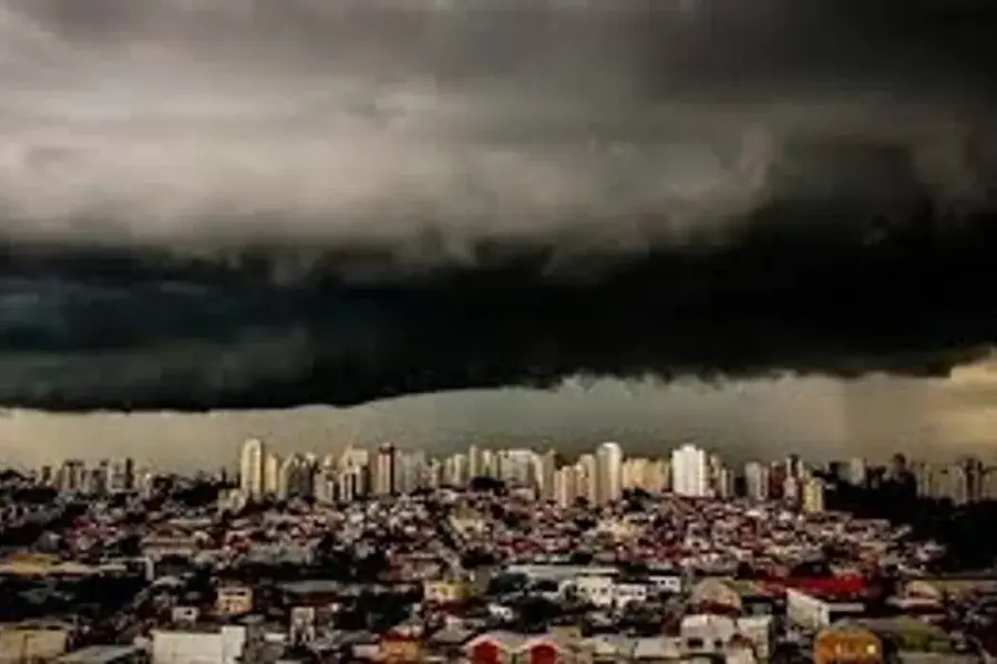 Lluvia negra en Florianópolis y Porto Alegre por incendios en el Amazonas