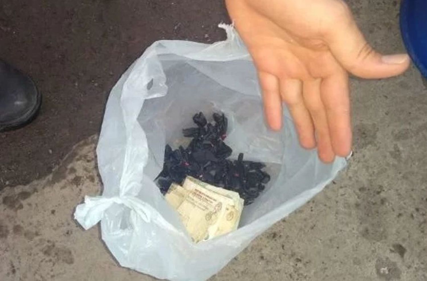 En Fisherton: detienen a un dealer con 50 dosis de cocaína listas para la venta